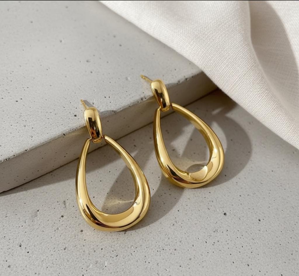 Teardrop 18K Gold Hoops