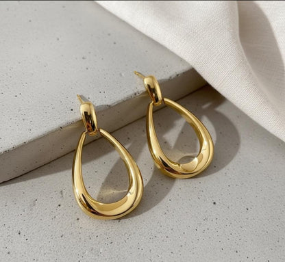 Teardrop 18K Gold Hoops
